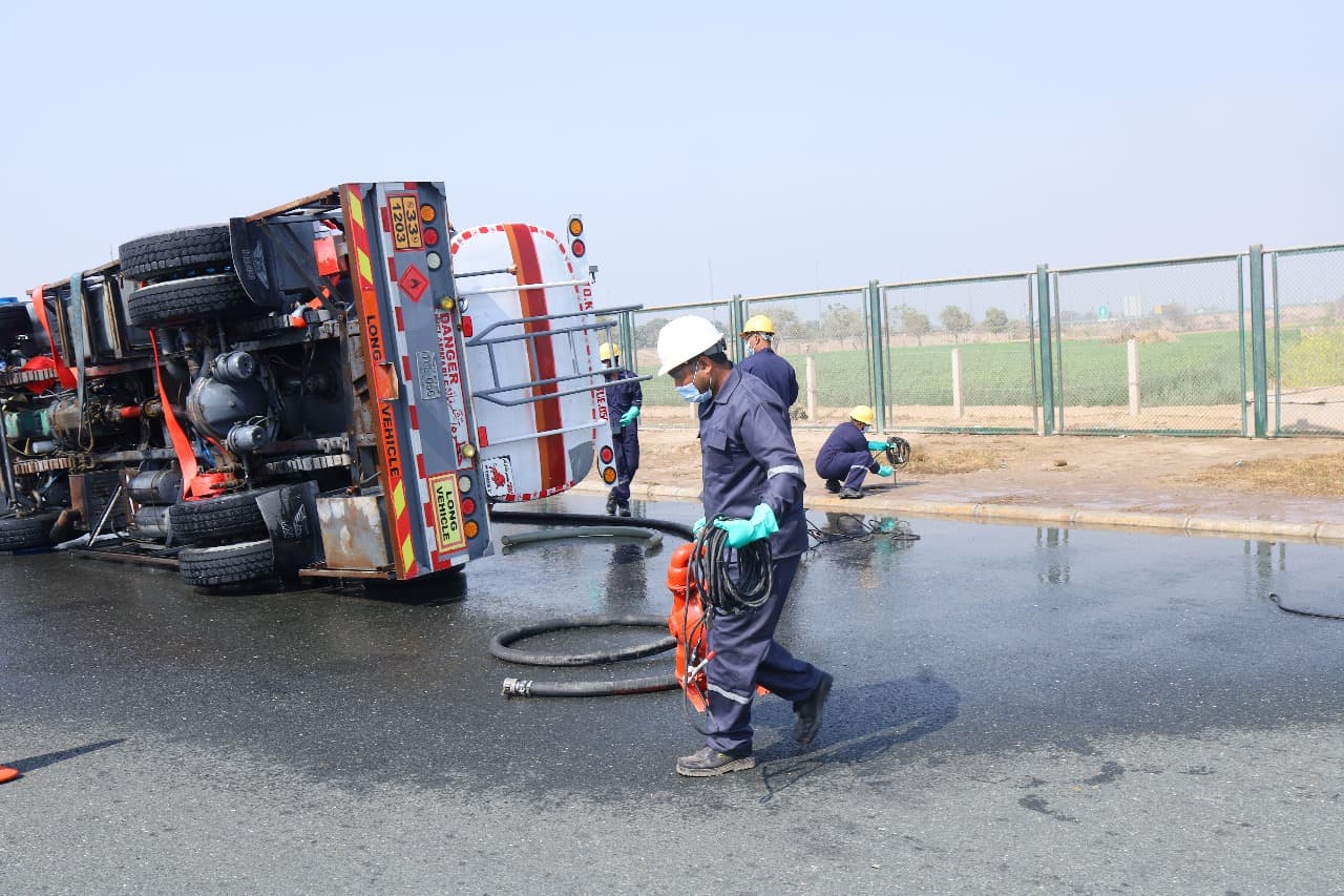 ATS Humsafar crew decanting and securing an overturned oil tanker