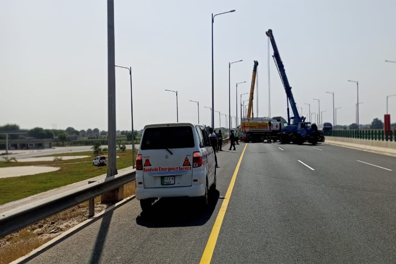 ATS Humsafar recovery cranes on the motorway