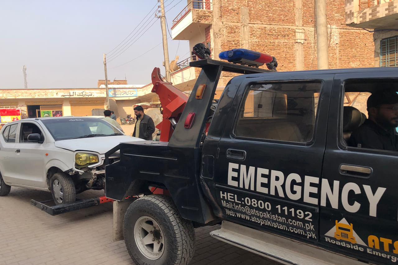 How much does towing cost in Pakistan?