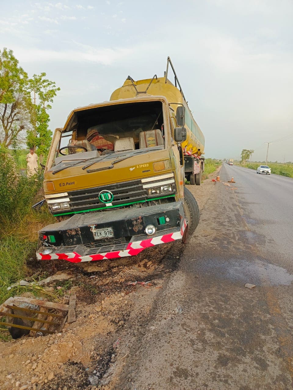 ATS Humsafar crew at an LPG boozer recovery site