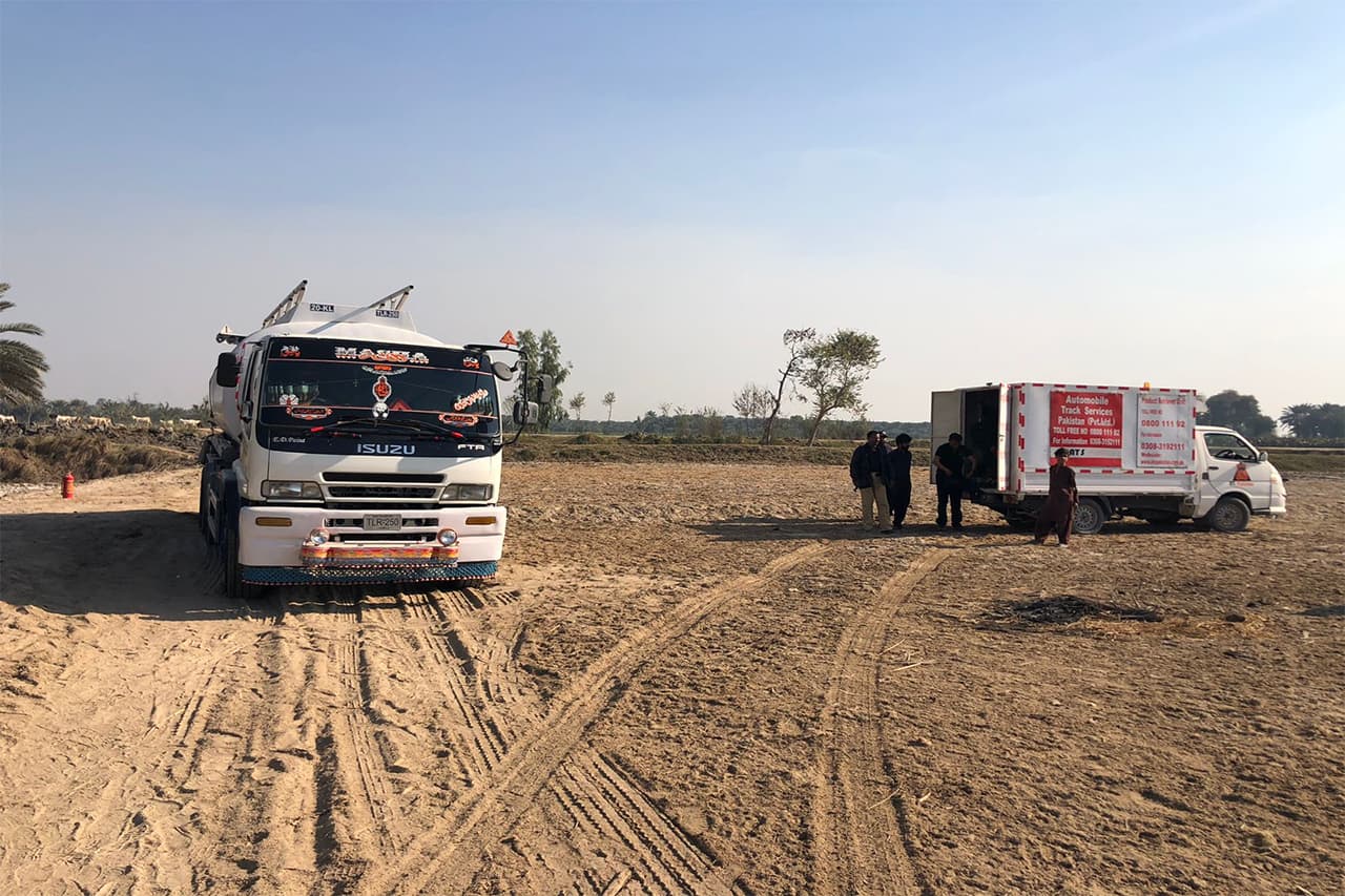 ATS Humsafar recovery van attending an oil tanker breakdown in the field