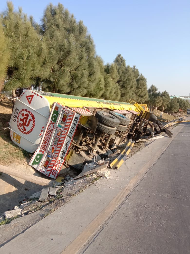 ATS Humsafar crew recovering an overturned oil tanker